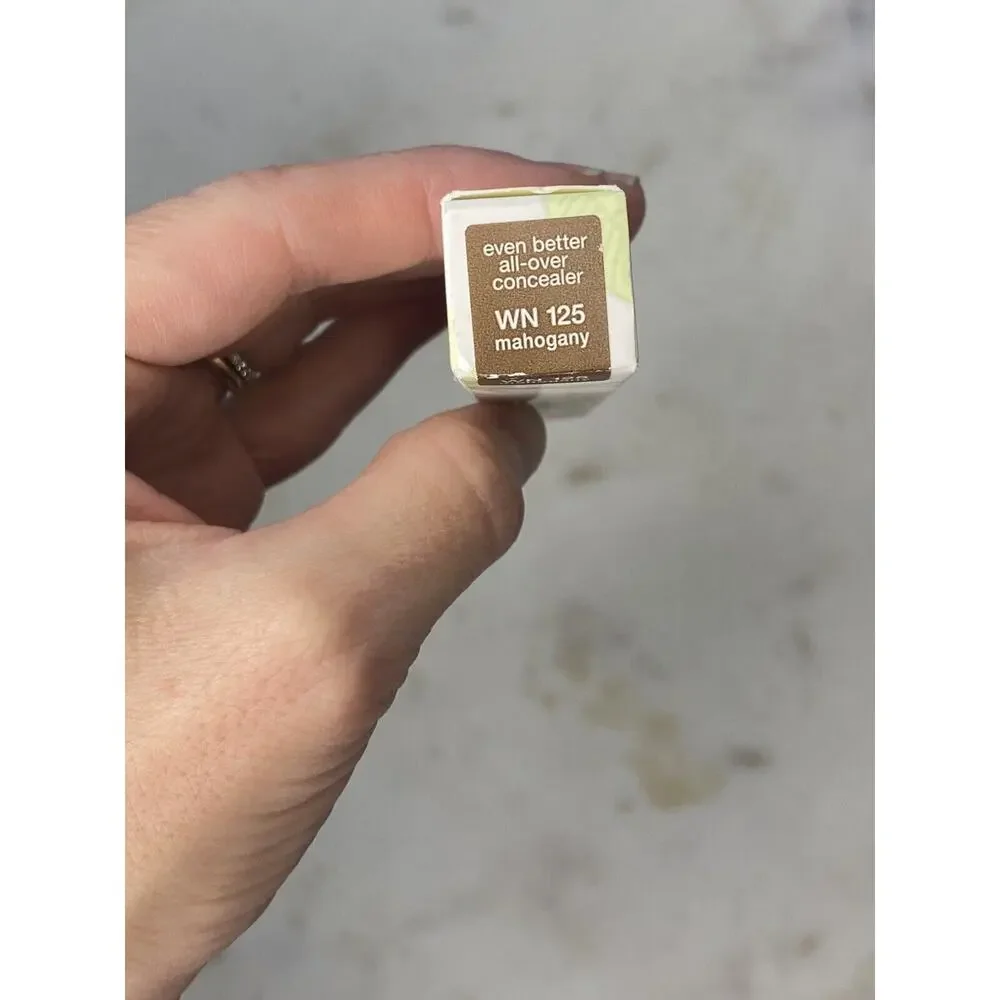 Clinique Even Better All-Over Concealer + Eraser. 0.2 fl oz WN 125 Mahogany